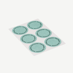 Emballage des patches Kind Patches sur fond blanc