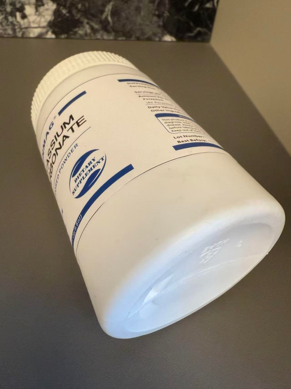 Emballage du bicarbonate de potassium RUNMAG 9,6oz ouvert