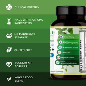 EMERALD LABS 45+ Multivitamines 120 capsules à côté d'un verre d'eau