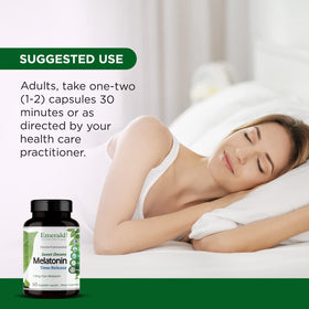 EMERALD LABS Complément de Mélatonine 60 Capsules Végétales sur une table de nuit