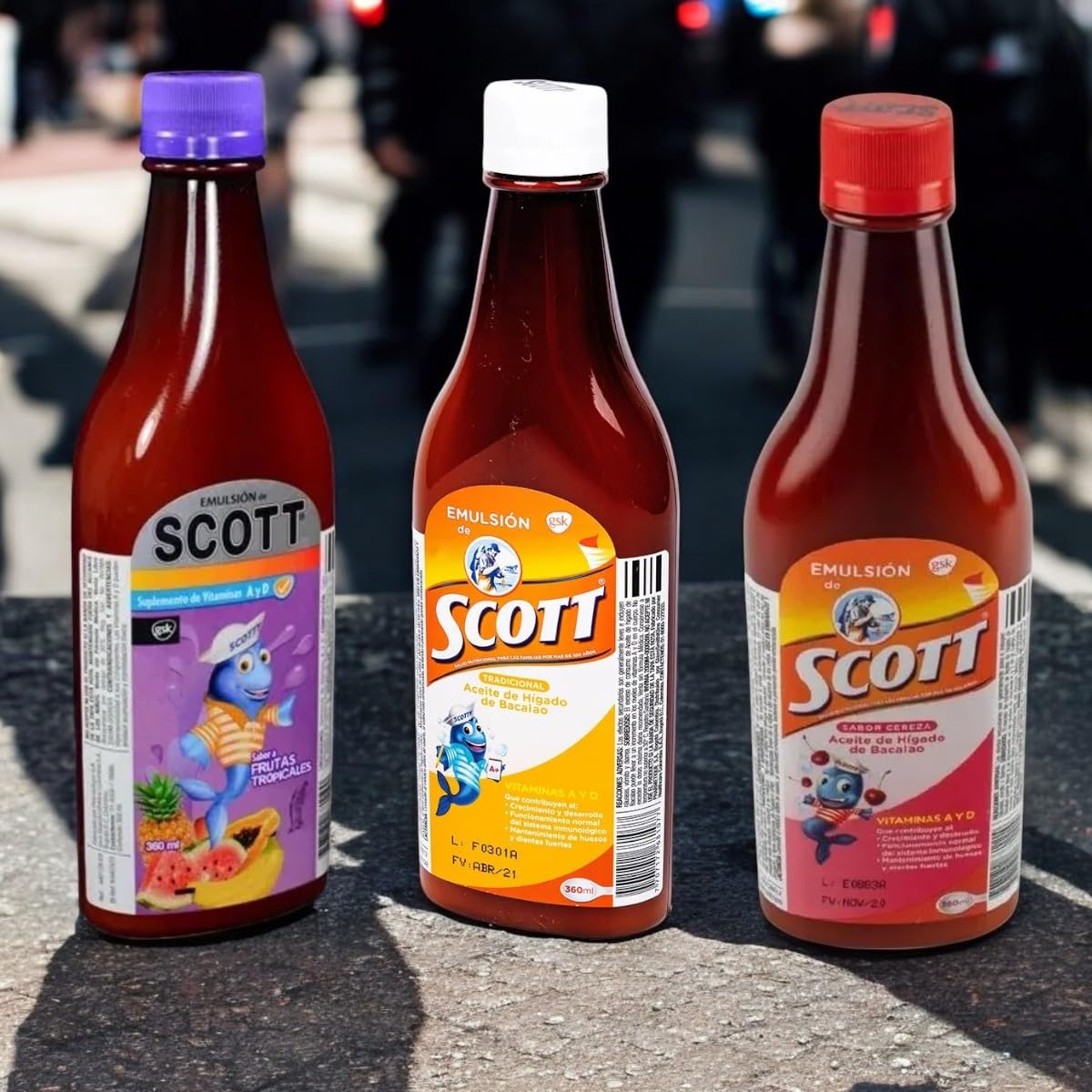 Emulsion de Scott Sabor Cereza 360 ml vue latérale avec bouchon