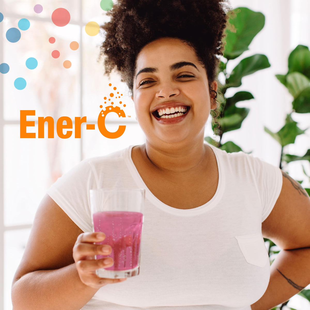 Ener-C Mélange Multivitaminé Framboise avec fruits frais en arrière-plan