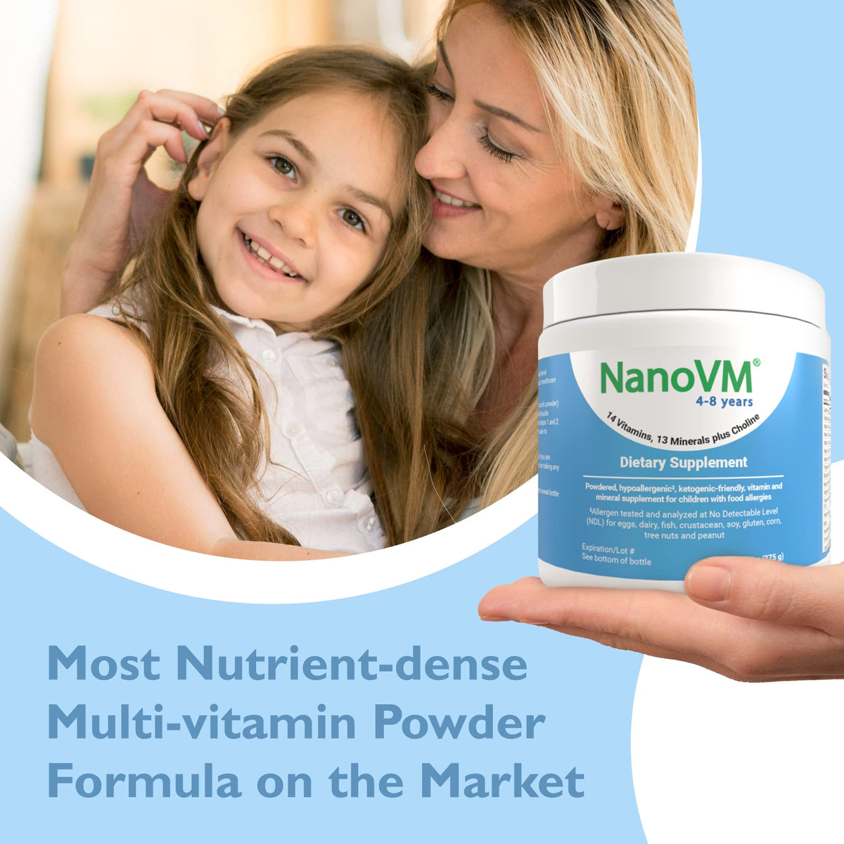 Enfant heureux tenant un pot de multivitamines NanoVM