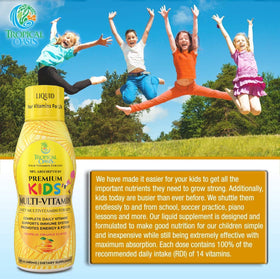 Enfants prenant la Multivitamine Liquide Tropical Oasis