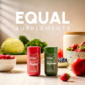 Equal Supplements Capsules de Fruits et Légumes en mains