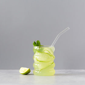Erbology Jus d'Aloe Vera Bio avec un verre à côté