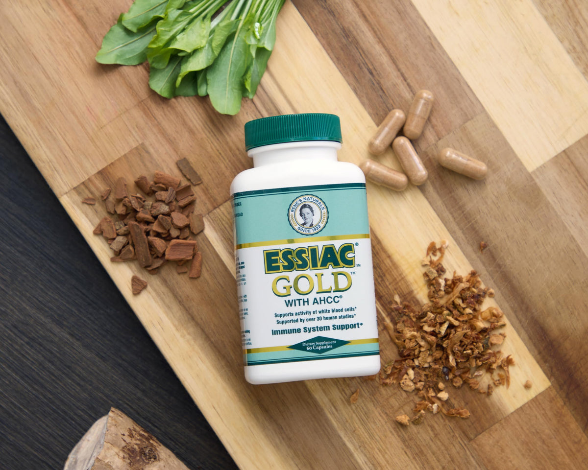 Essiac Gold® avec AHCC® capsules, gros plan sur le flacon