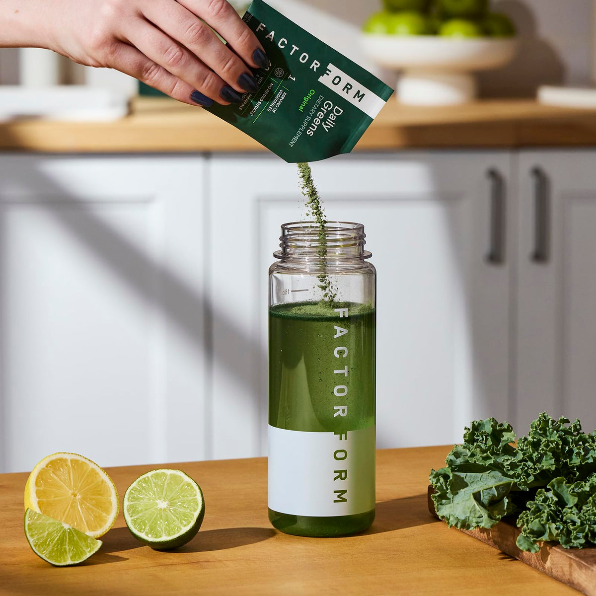 FACTOR FORM Daily Greens pot ouvert avec poudre visible