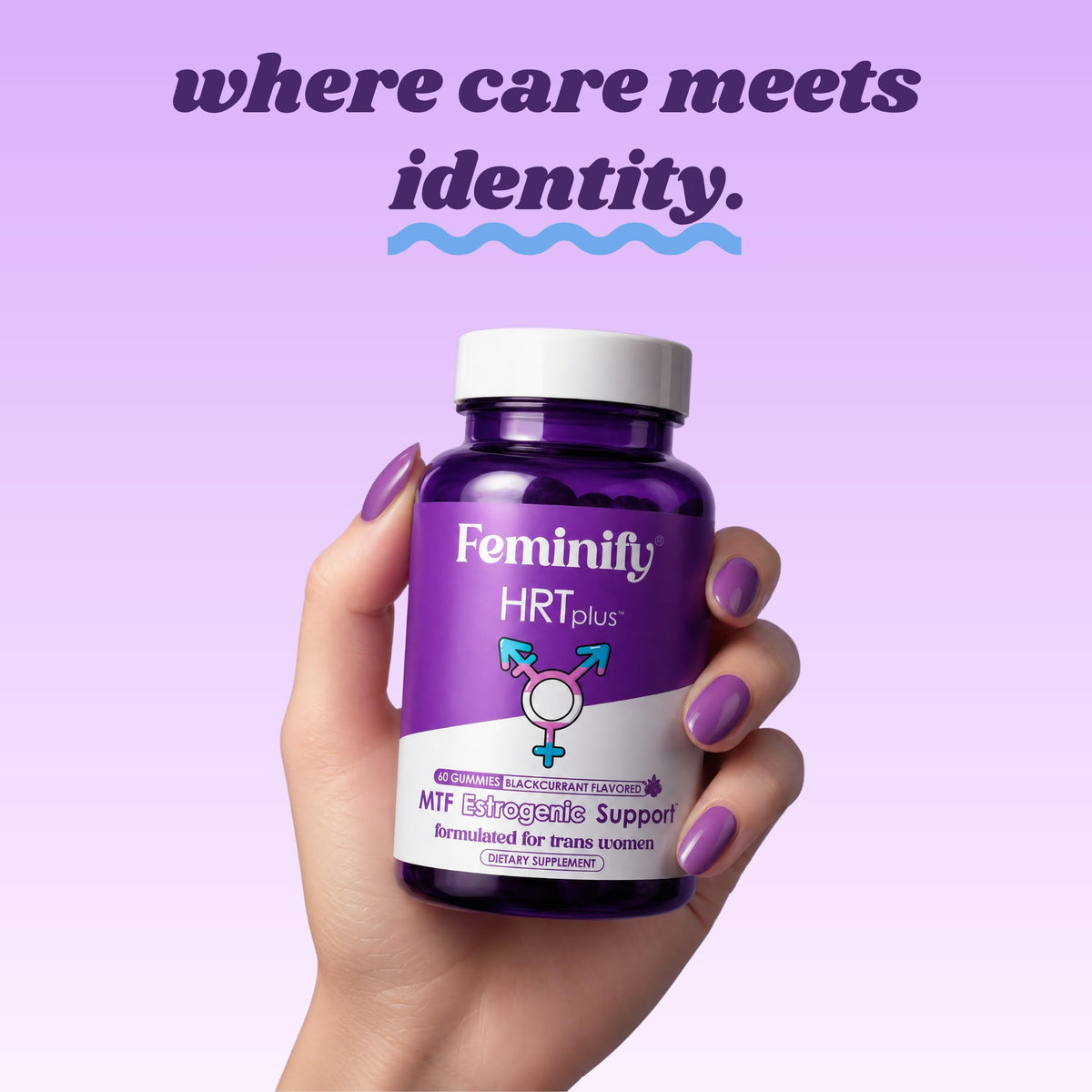 Feminify HRT+ Gummies sur une table en bois