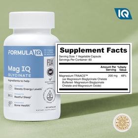 FIQ Mag IQ Glycinate capsules dans la main