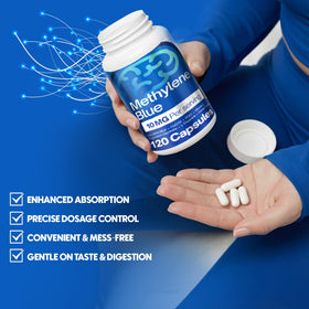 FitVitality Methylene Blue capsules à côté d'un verre d'eau