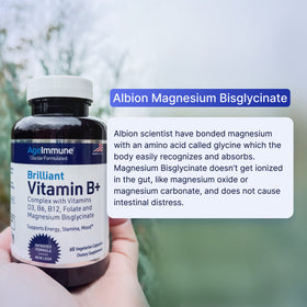 Flacon AgeImmune sur une table en bois avec lumière naturelle