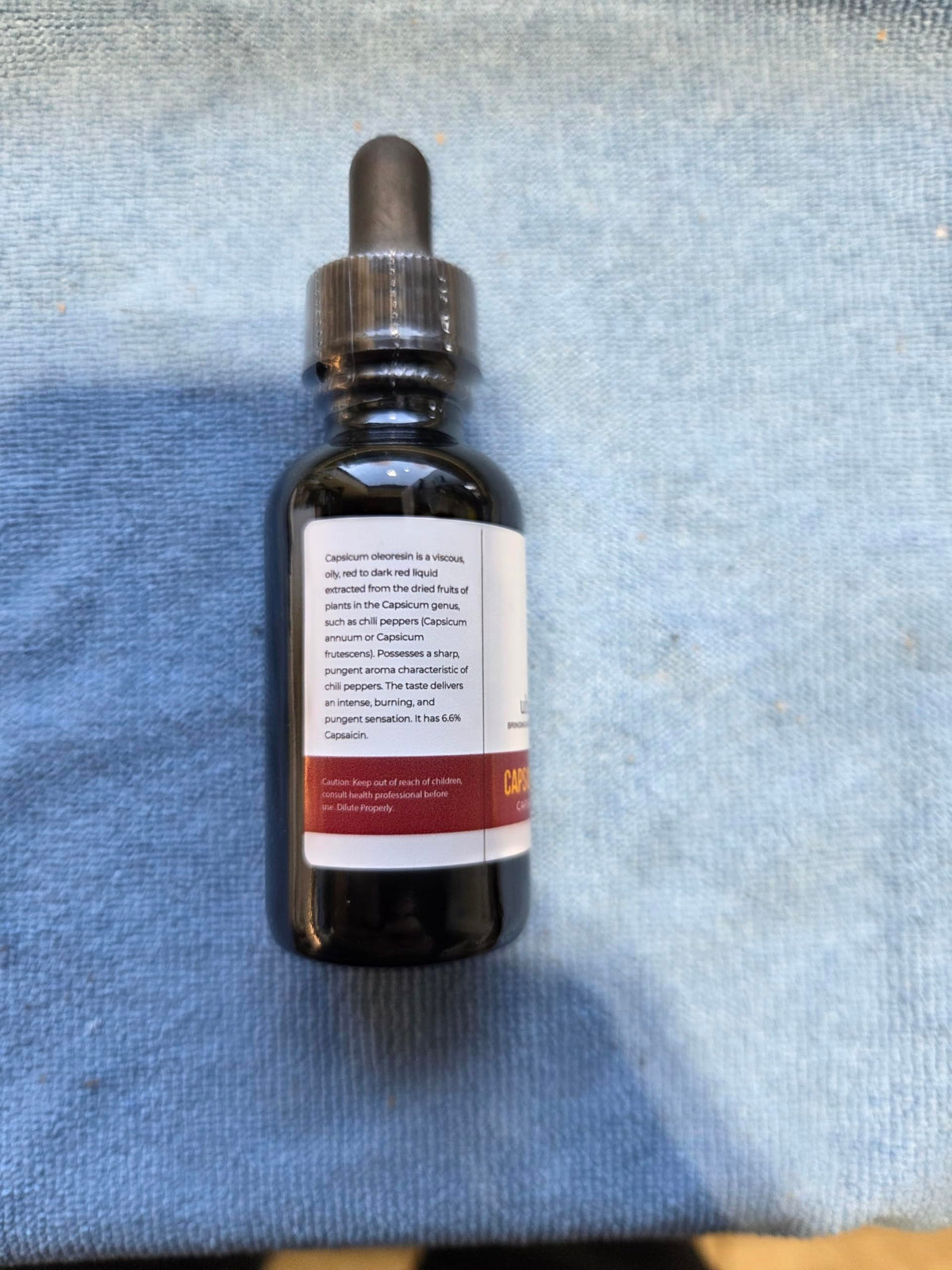 Flacon d'Extrait d'Oléorésine de Capsicum dans un laboratoire
