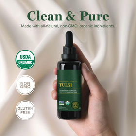 Flacon d'extrait de basilic sacré Tulsi 60 ml sur une table en bois
