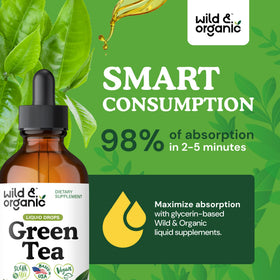 Flacon d'extrait de thé vert Wild & Organic sur une table en bois