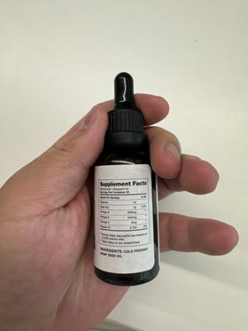 Flacon d'huile de chanvre MaxHemp avec goutte à goutte