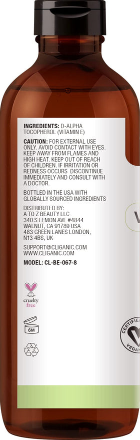 Flacon d'huile de vitamine E Cliganic sur une surface en bois