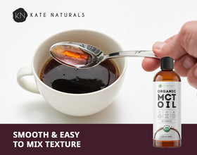 Flacon d'huile MCT Kate Naturals sur une table en bois