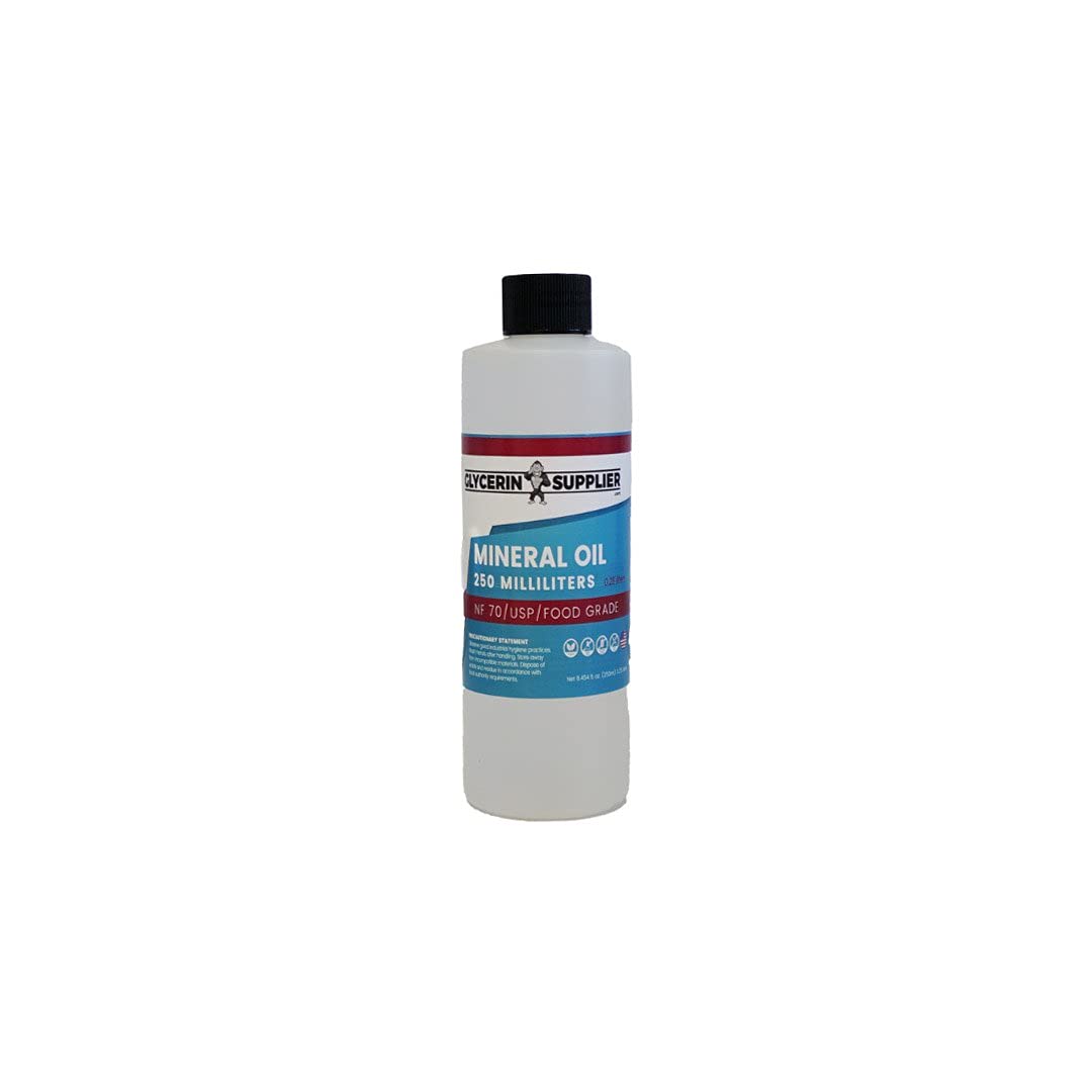 Flacon d'huile minérale Glycerin Supplier sur fond de travail industriel