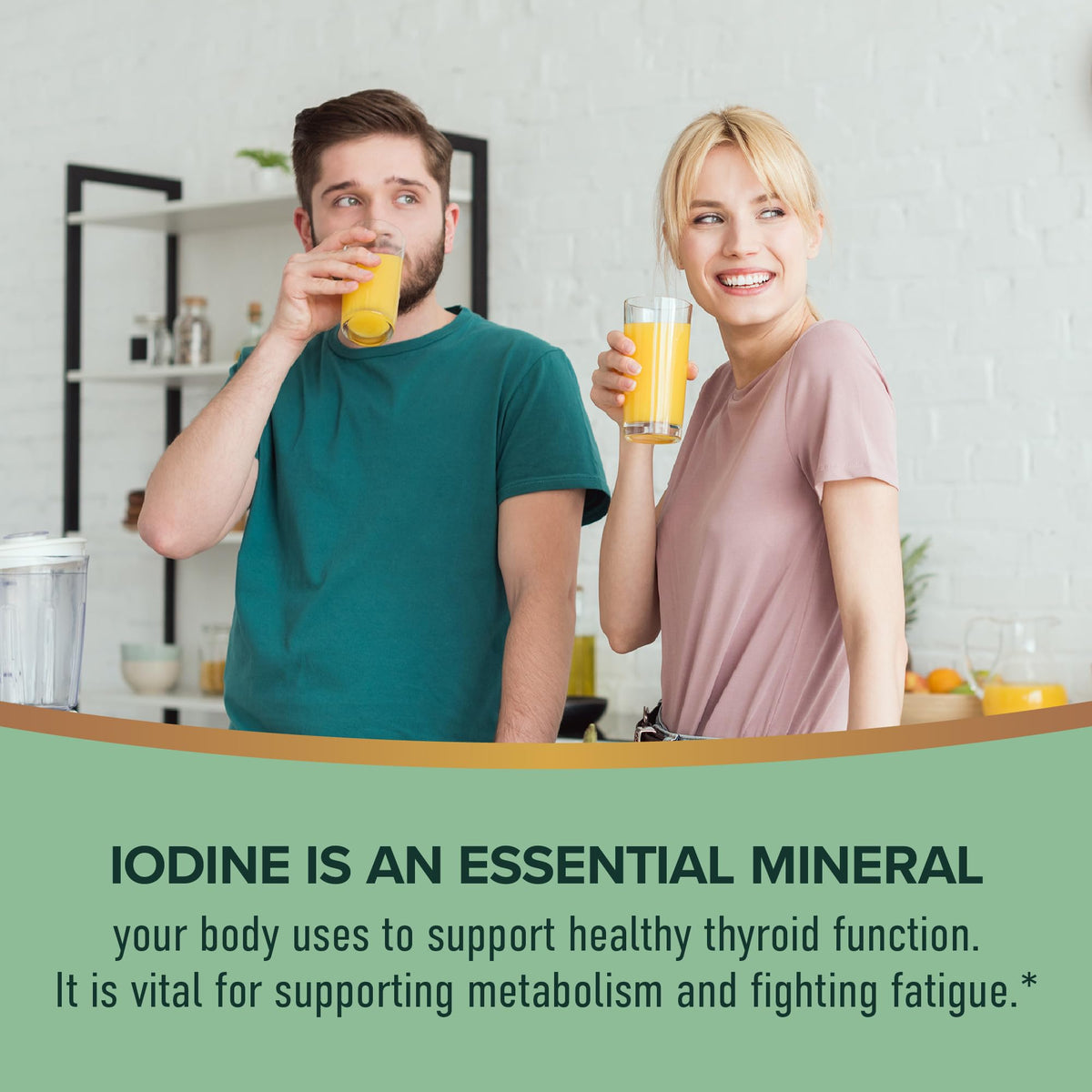 Flacon d'iode liquide bio SMNutrition sur une table en bois