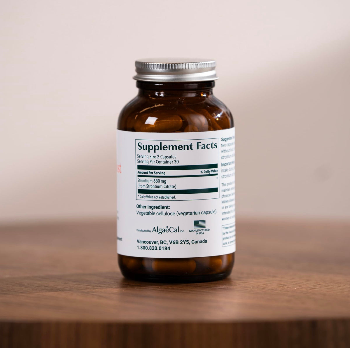 Flacon de 60 capsules ALGAECAL Strontium sur un fond neutre