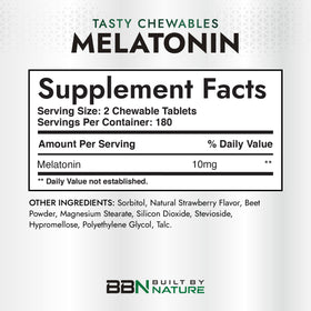 Flacon de Built by Nature Melatonine 10 mg sur une surface blanche