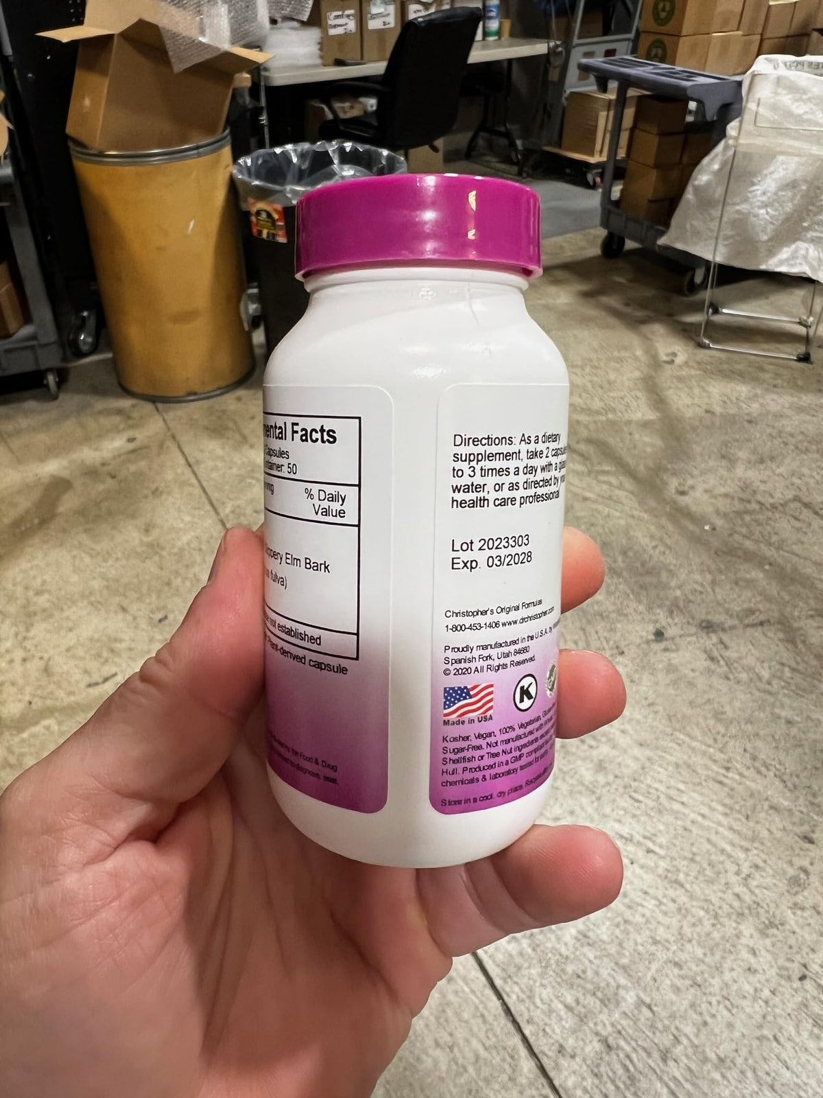 Flacon de Capsules de Bouleau Glissant sur un fond neutre