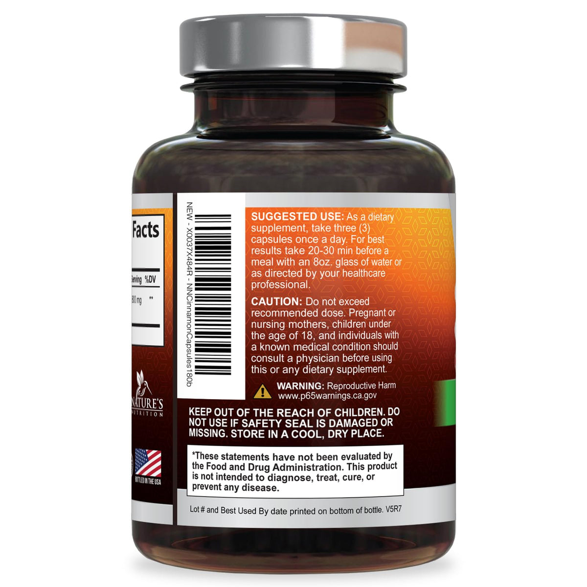 Flacon de capsules de cannelle de Ceylan bio ouvert avec capsules
