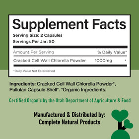 Flacon de capsules de chlorella bio sur un fond neutre
