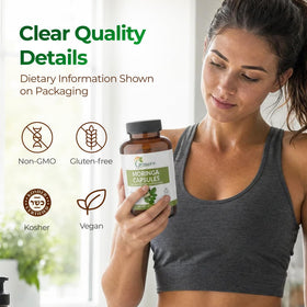 Flacon de capsules de moringa Grenera sur une table en bois