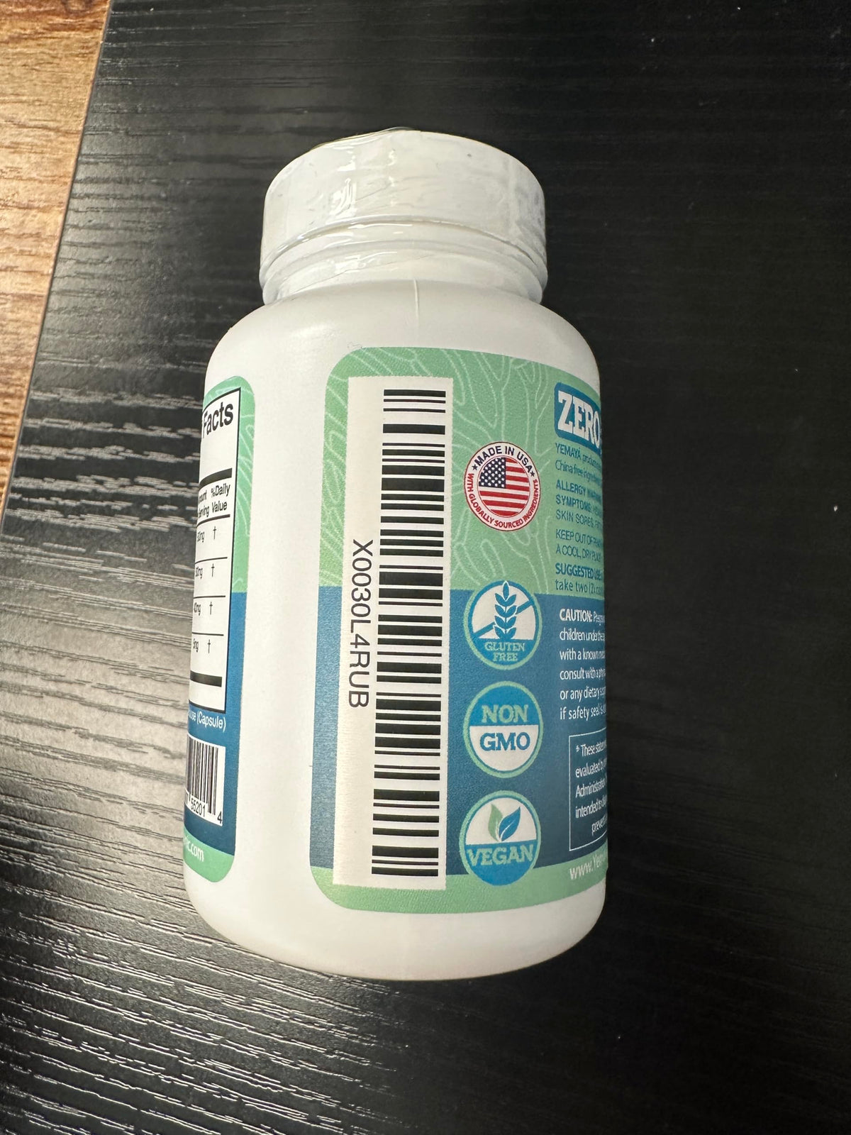 Flacon de capsules de mousse de mer YEMAYA ouvert