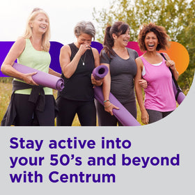 Flacon de Centrum Multivitamines Femme 50 Plus avec des accessoires de santé