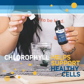 Flacon de chlorophylle liquide Trace Minerals avec verre d'eau
