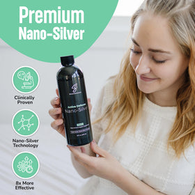 Flacon de colloïde d'argent SilverCeuticals 32ppm avec un verre à côté