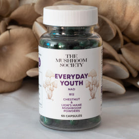 Flacon de Everyday Youth de The Mushroom Society avec étiquette visible
