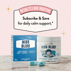 Flacon de Legendairy Milk Miss Bliss ouvert avec capsules
