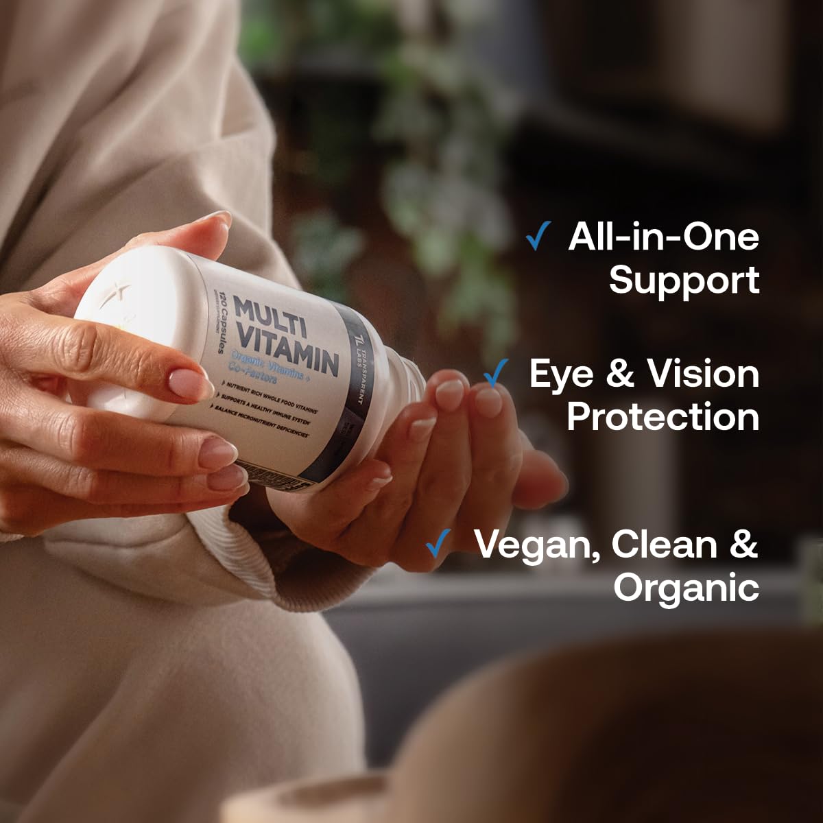 Flacon de multivitamine Transparent Labs avec étiquette visible