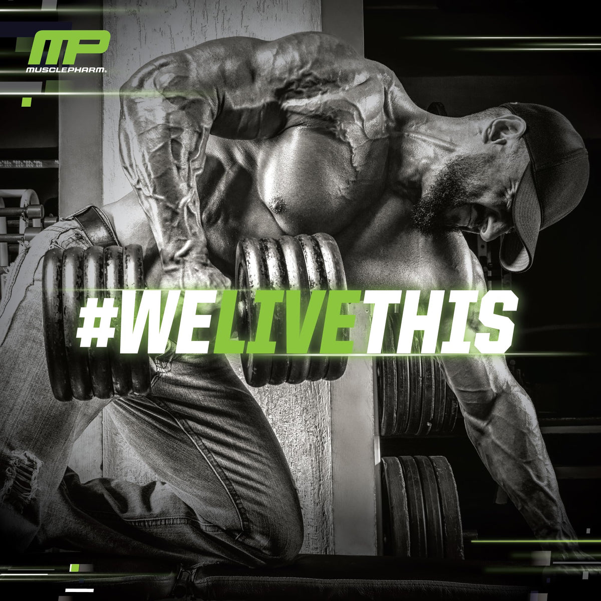 Flacon de Muscle Pharm sur un fond de cuisine