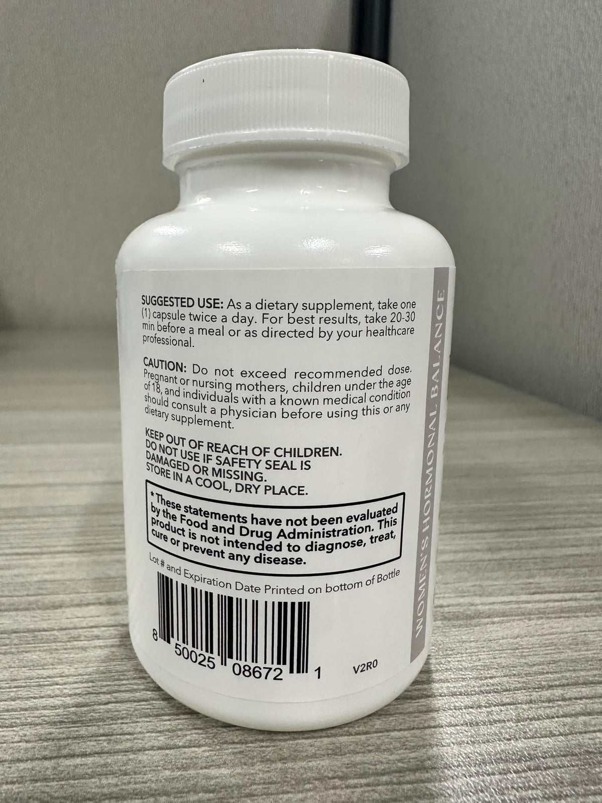 Flacon de Naturalfem DIM 350mg Ultra Complex avec capsules à l'intérieur