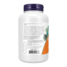 Flacon de NOW Foods Cal-Mag DK avec capsules visibles
