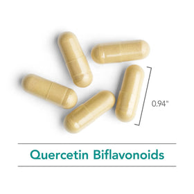 Flacon de quercétine bioflavonoïdes sur une table en bois