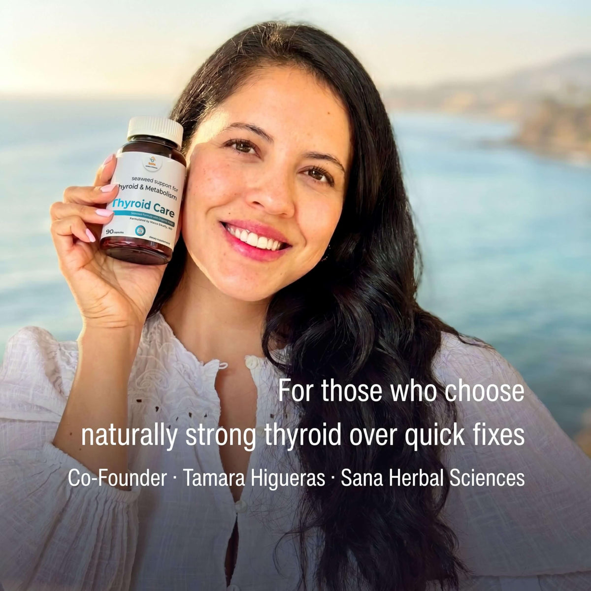 Flacon de Sana Herbal Sciences Complément Alimentaire Thyroïdien ouvert avec capsules