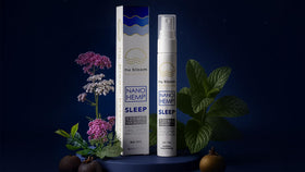 Flacon de spray de sommeil Nu Bloom avec arrière-plan flou