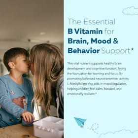 Flacon de Triquetra Health Kids L-Méthylfolate sur une table en bois