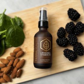 Flacon de vitamine B12 liposomale avec capsules à côté