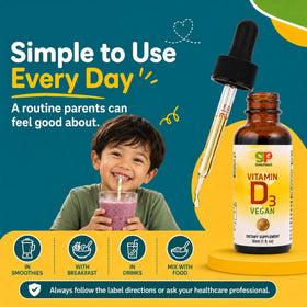Flacon de vitamine D3 bio GreenPeach sur une table avec des jouets d'enfants