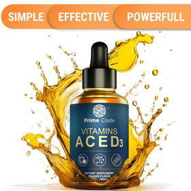 Flacon de vitamines A, C, D3 et E sur fond blanc