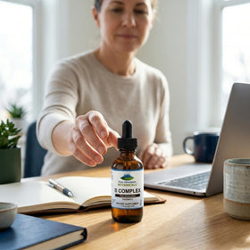 Flacon de vitamines B sur un fond de cuisine