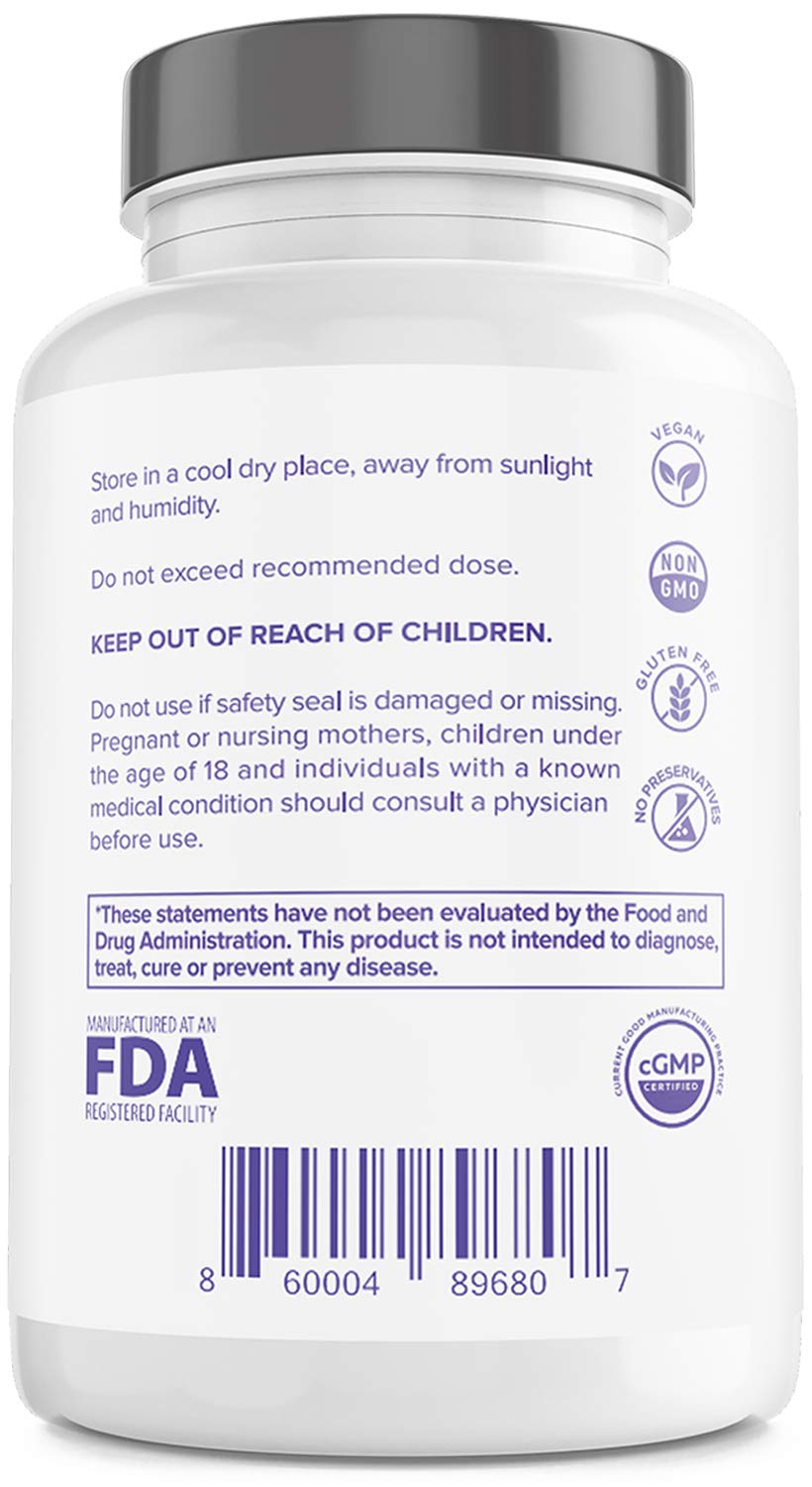 Flacon de VitaminIQ sur une étagère avec d'autres compléments