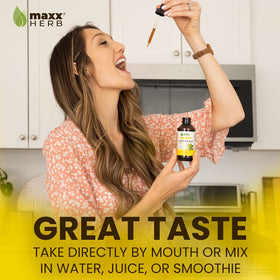 Flacons d'extrait de mélisse Maxx Herb sur une table